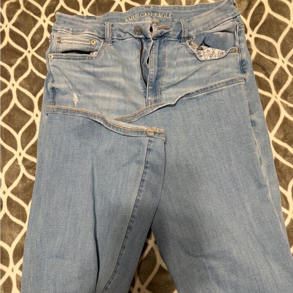 AE distressed Jeans - Picture 2 of 3